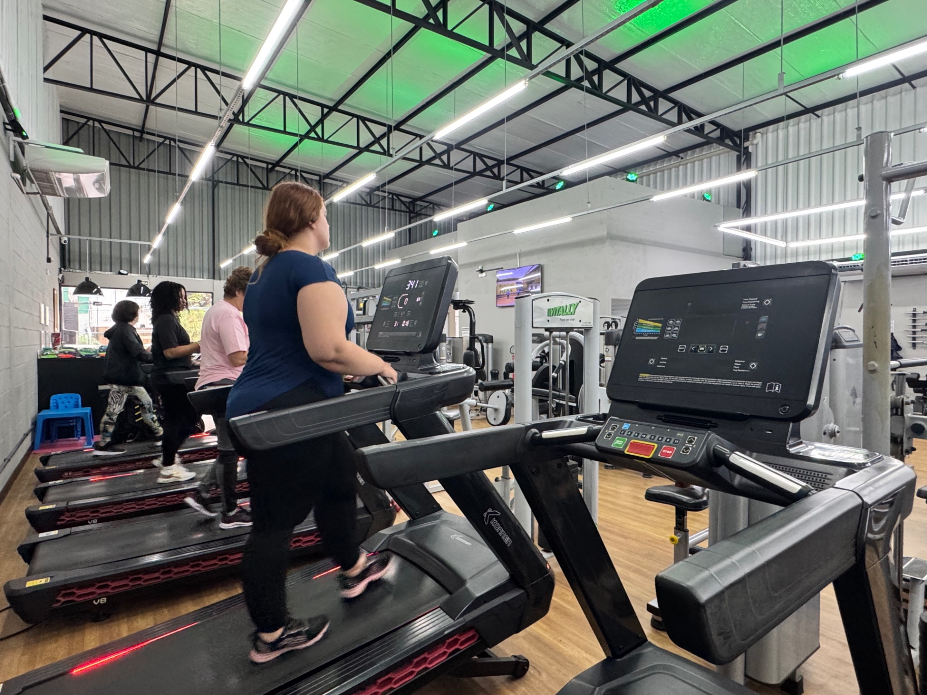 Área de esteiras e cardio
