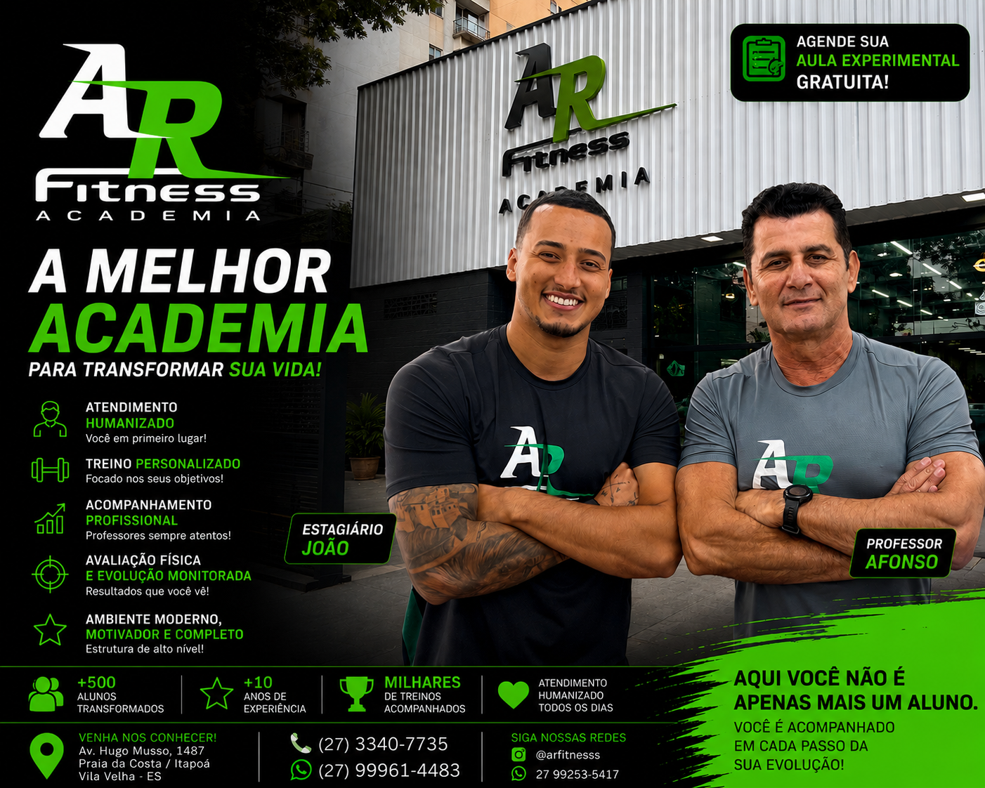 Professor da AR Fitness acompanhando aluno
